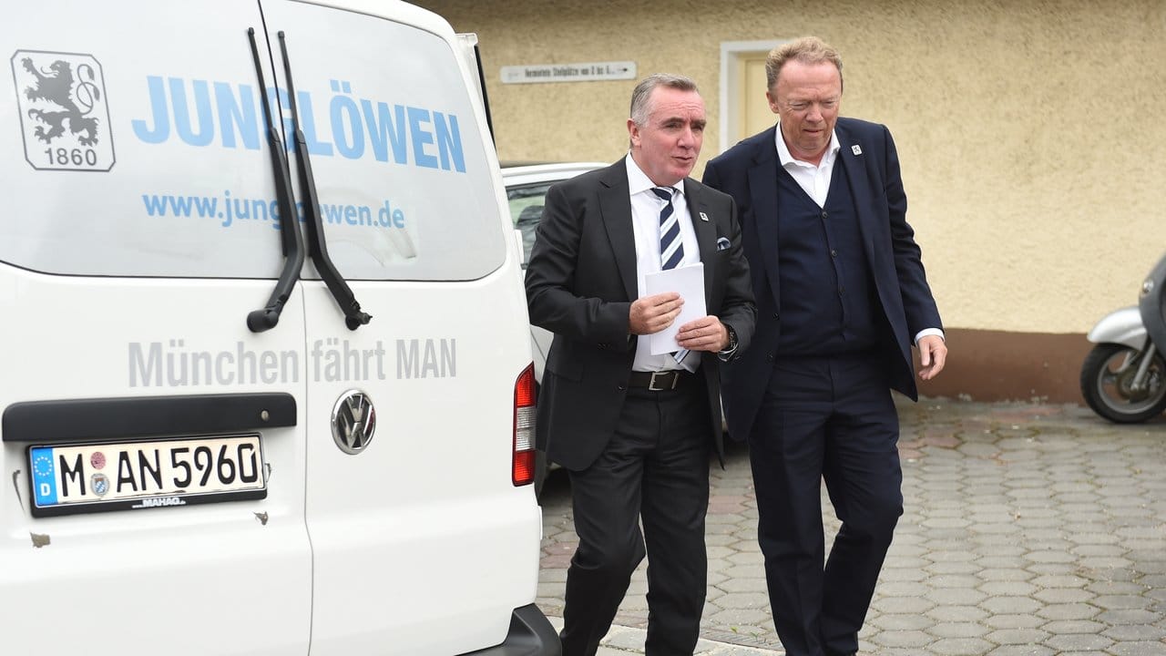 TSV-Geschäftsführer Ian Ayre (l) und Löwen-Präsident Peter Cassalette traten zurück.