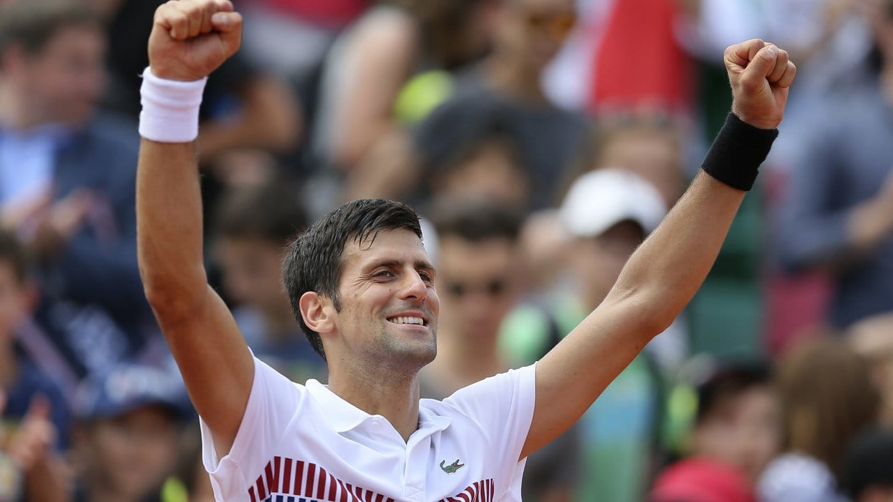 Novak Djokovic jubelt nach seinem Sieg gegen Joao Sousa.