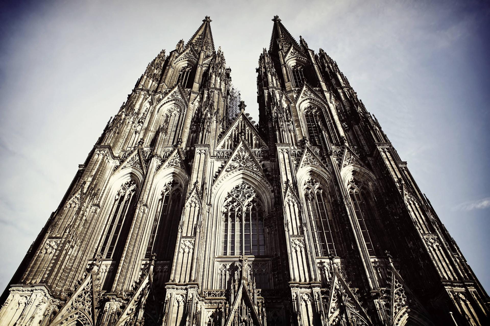 Der Kölner Dom ist weltweit bekannt und die meistbesuchte Sehenswürdigkeit in Deutschland.