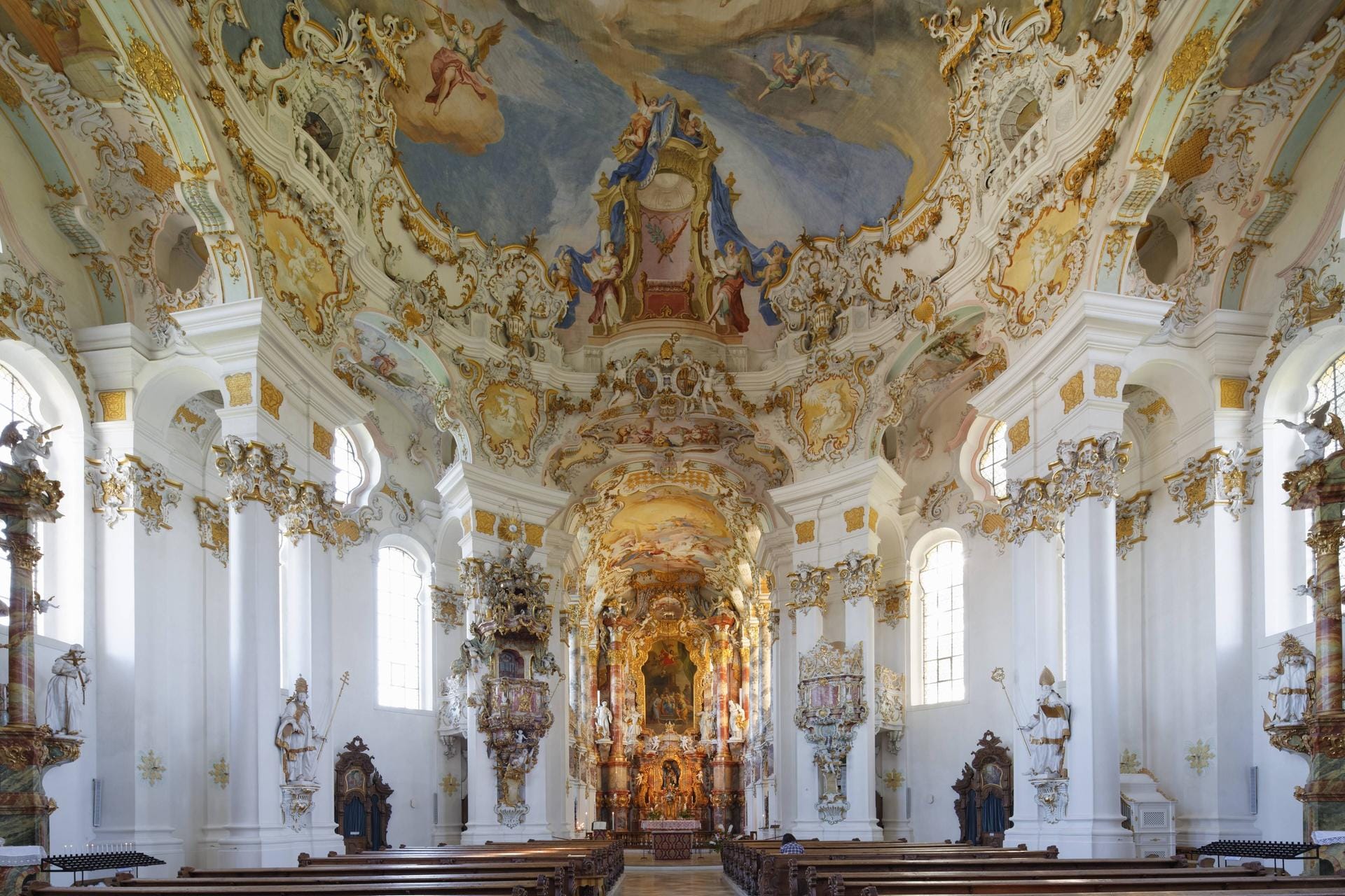 Das einmalige Deckenfresko der Wieskirche oder Wallfahrtskirche zum Gegeißelten Heiland auf der Wies, in Steingaden, Oberbayern.