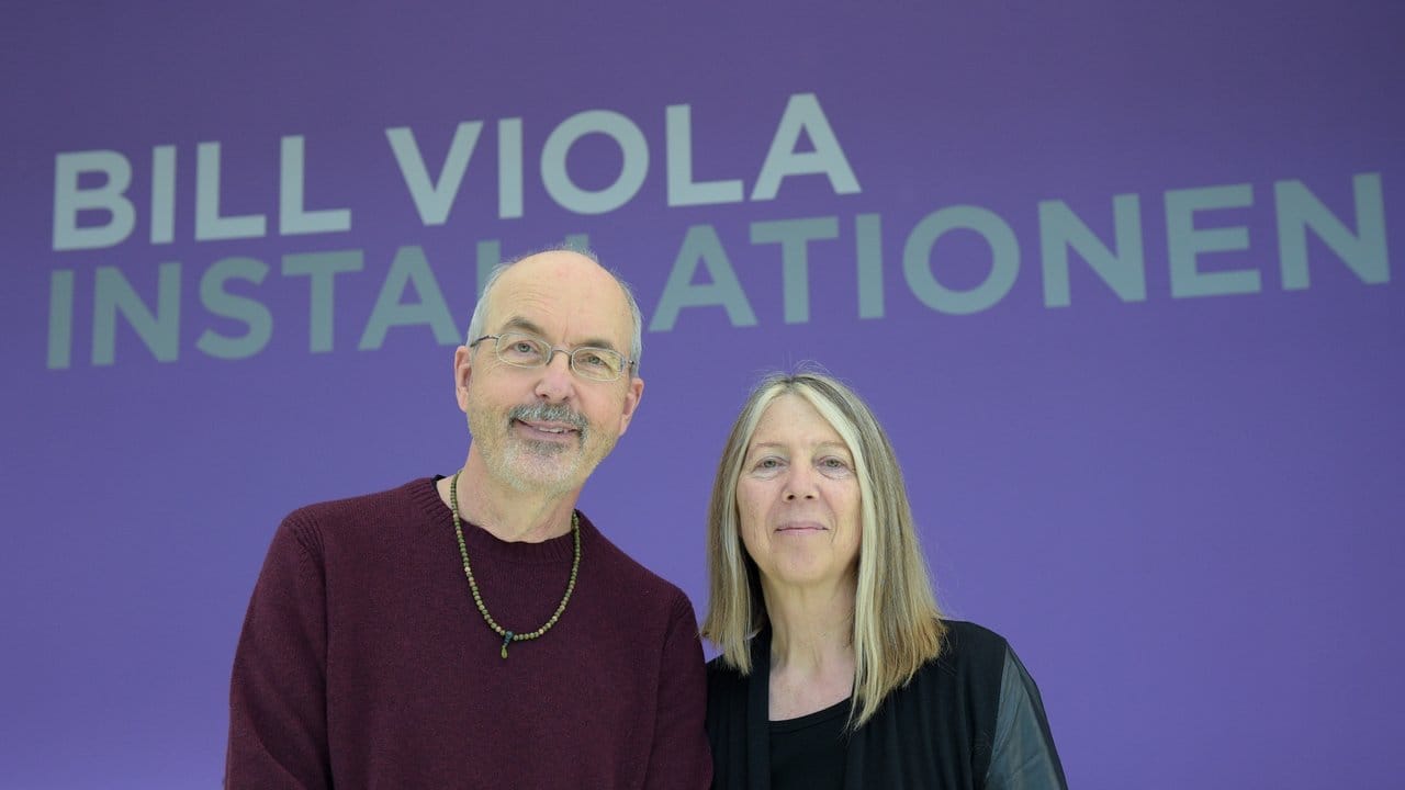 Bill Viola ist mit seiner Frau Kira Perov nach Hamburg gekommen.