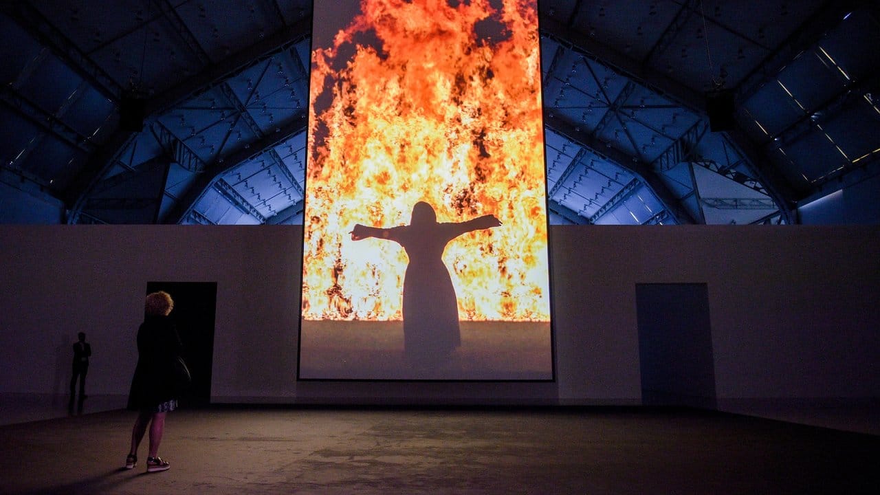 Feuer ist eines der zentralen Elemente in der Arbeit von Bill Viola.