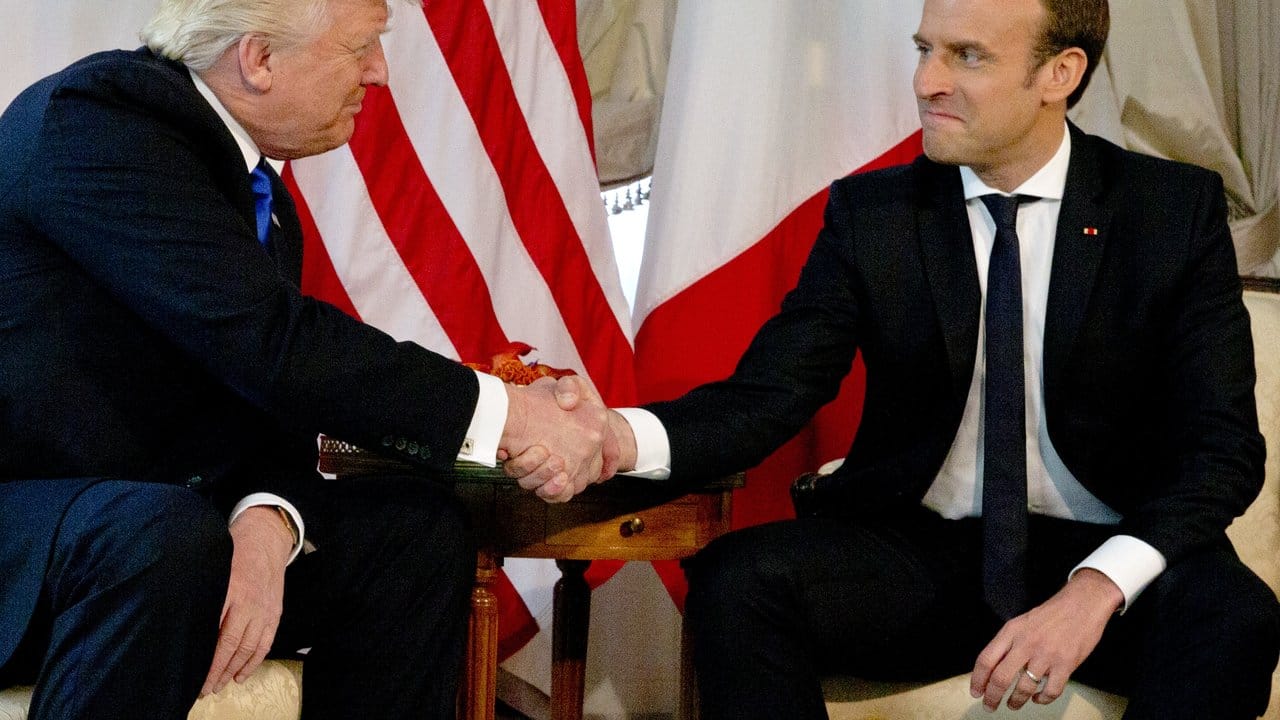 Hand drauf: Donald Trump und der französische Präsident Emmanuel Macron mögen sich nicht.