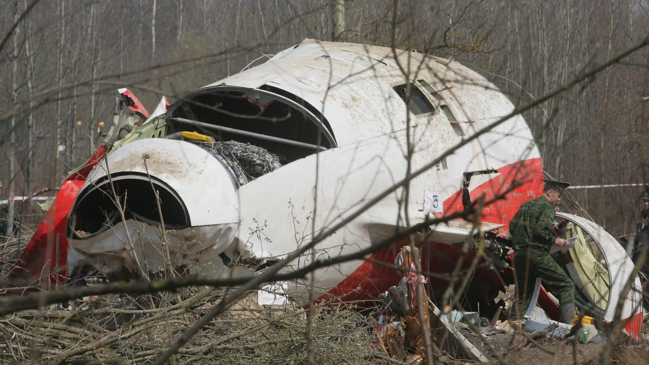 Das Wrack der Tupolew Tu-154, in der neben dem polnischen Präsidentenpaar 94 weitere Menschen starben.
