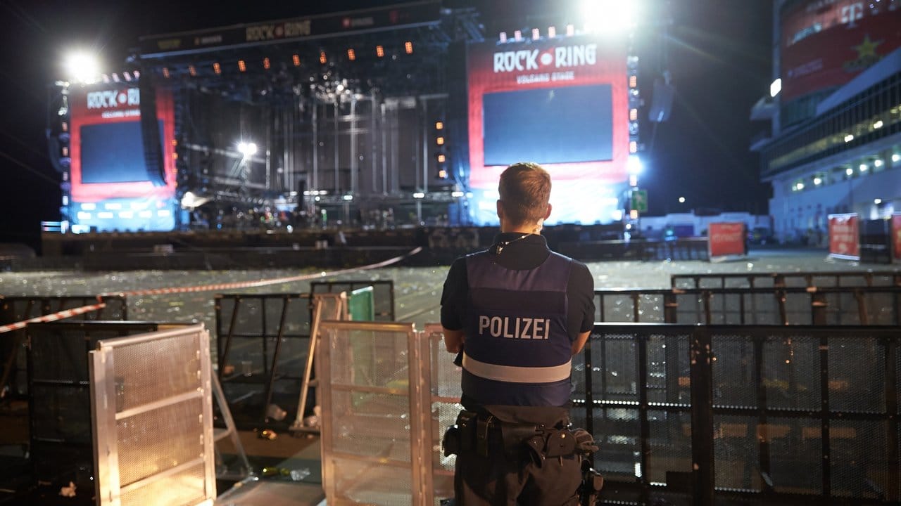 "Aus polizeilicher Sicht verlief die Nacht ohne besondere Vorkommnisse", sagte ein Sprecher der Polizei in Koblenz. "Aus polizeilicher Sicht verlief die Nacht ohne besondere Vorkommnisse", sagte ein Sprecher der Polizei in Koblenz.