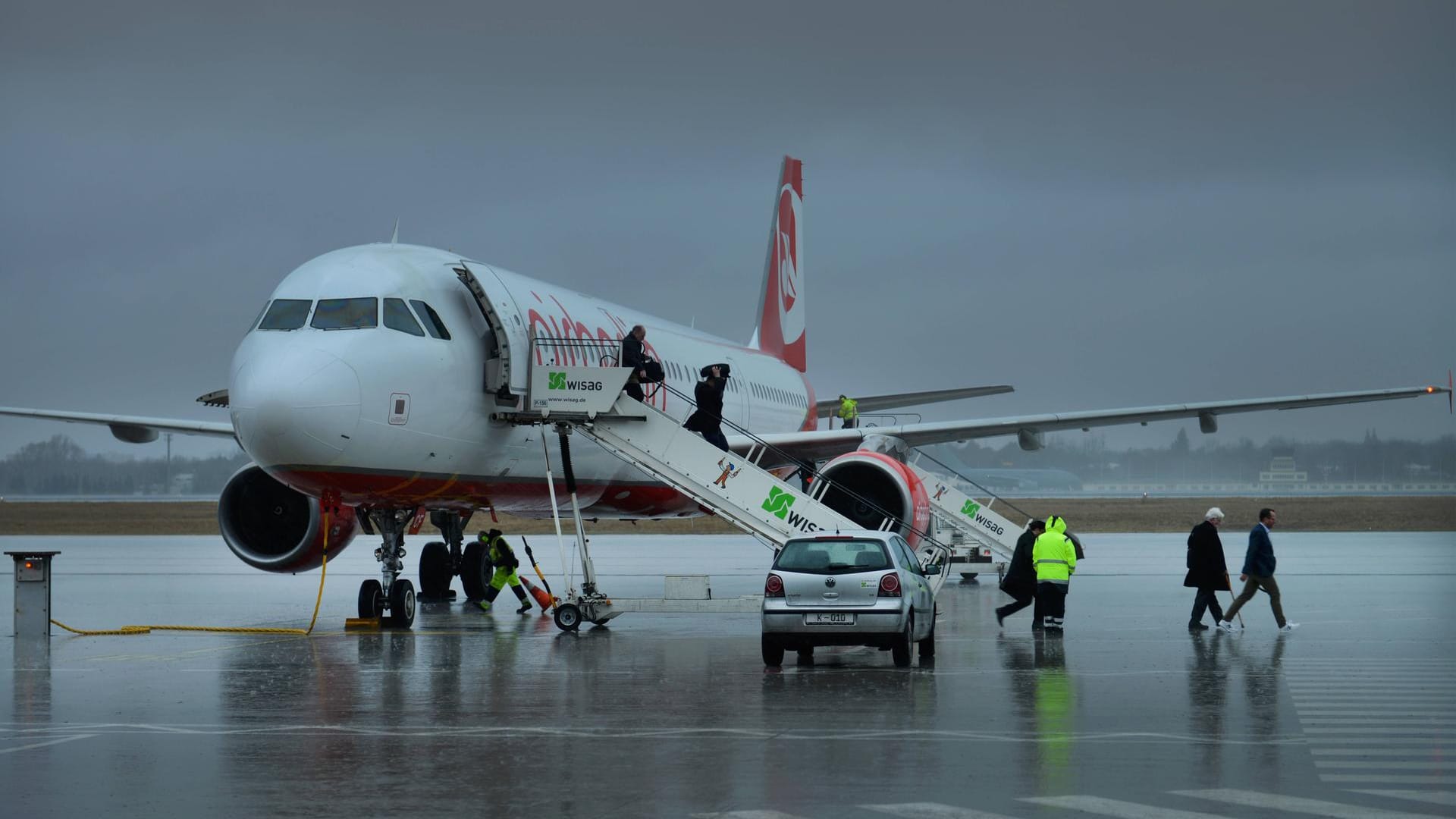 Unwetter haben am Samstag zu erheblichen Behinderungen im Flugverkehr geführt. (Symbolfoto)