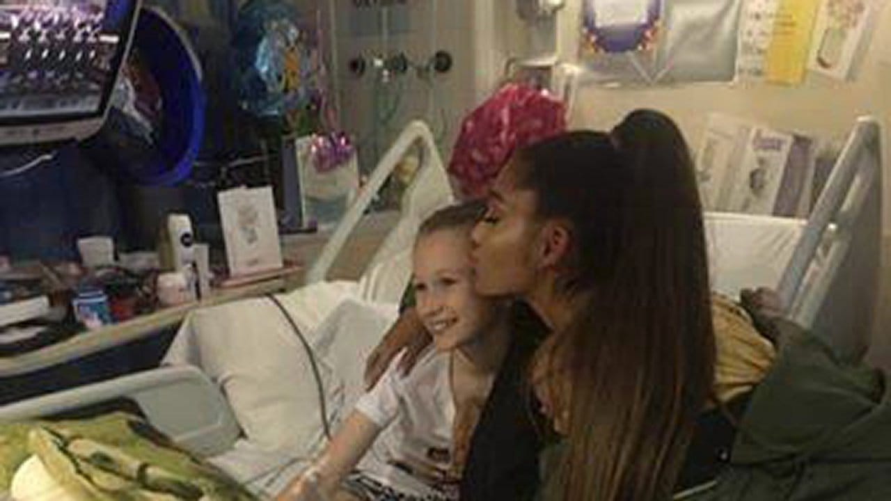 Das heilt vielleicht so manchen Schmerz: Ariana Grande macht die kleine Jaden glücklich.