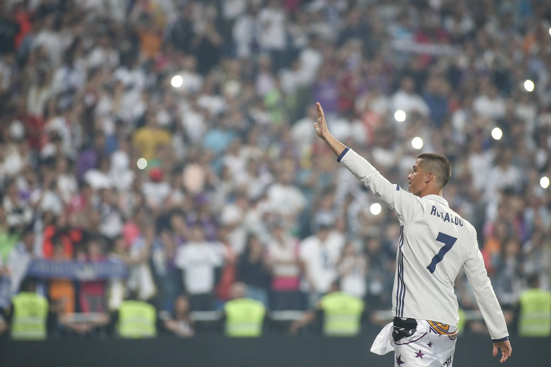 Gigant Cristiano Ronaldo: Er brach einen Rekord nach dem anderen und traf allein ab dem Viertelfinale zehnmal. Insgesamt gelangen ihm 12 Treffer in 13 Spielen.