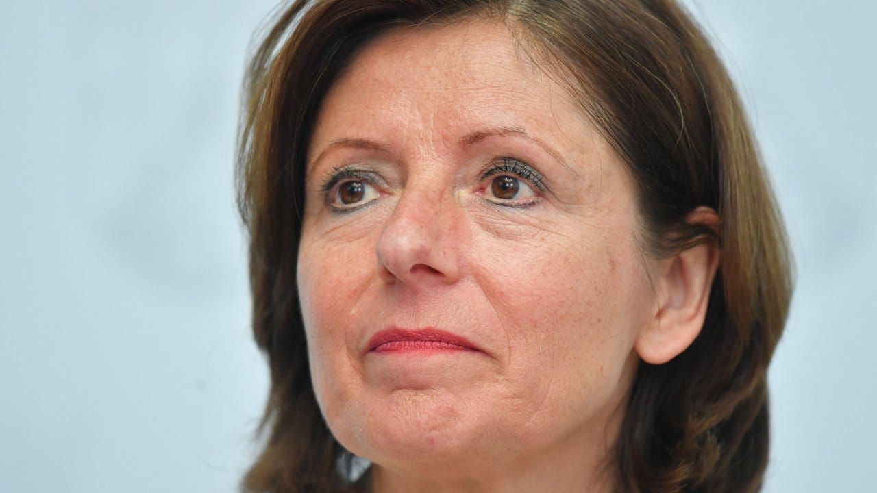 "Die Altersgrenze immer weiter herabzusetzen, ist nicht die Lösung, das greift zu kurz", sagt Bundesratspräsidentin Malu Dreyer. "Die Altersgrenze immer weiter herabzusetzen, ist nicht die Lösung, das greift zu kurz", sagt Bundesratspräsidentin Malu Dreyer.