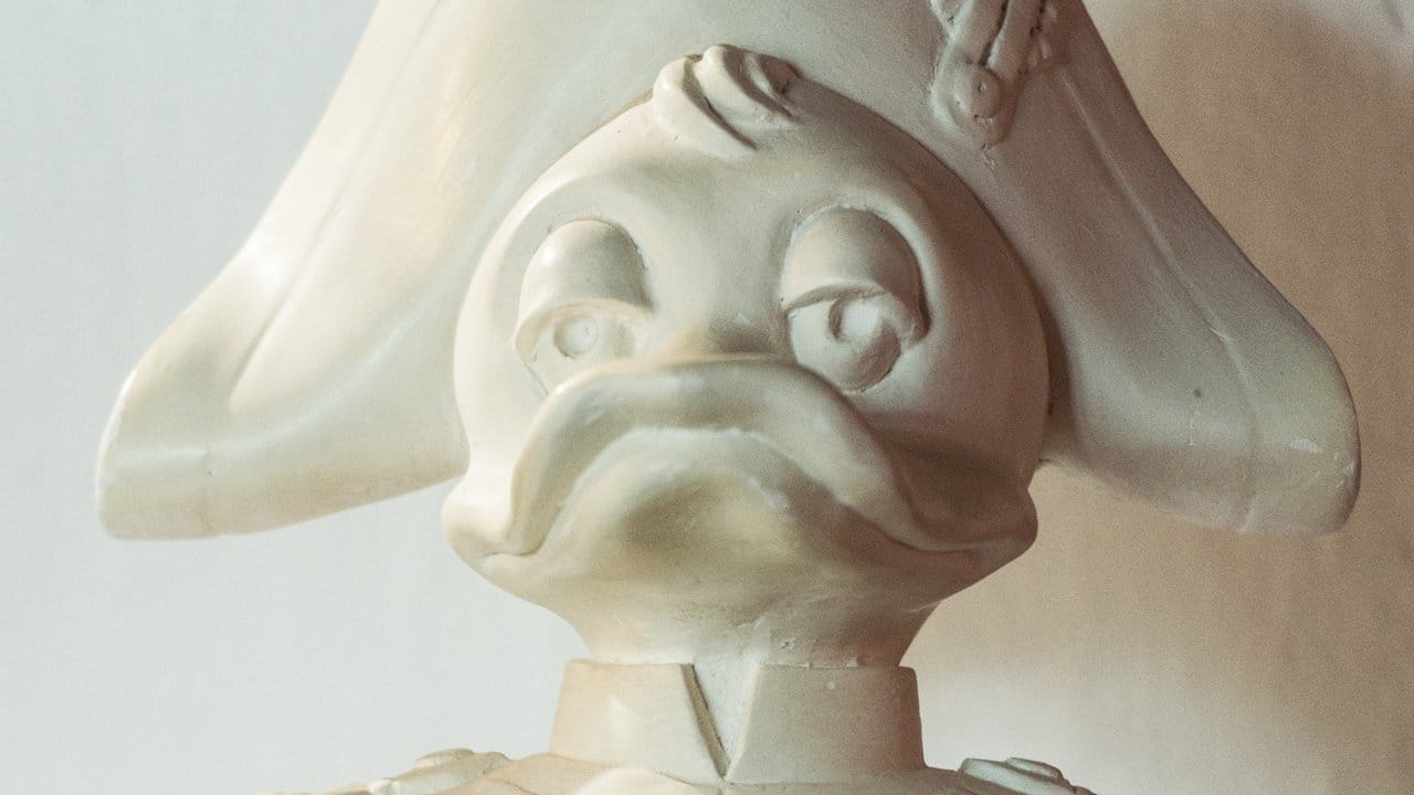 Eine Büste von Napoleon Bonaparte in der Entenversion. Eine Büste von Napoleon Bonaparte in der Entenversion.