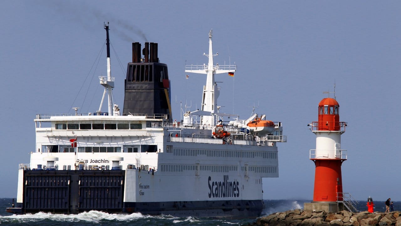 Wegen einer Bombendrohung musste die Reederei Scandlines den Fährverkehr zwischen Deutschland und Dänemark am Mittwoch vorübergehend einstellen. Wegen einer Bombendrohung musste die Reederei Scandlines den Fährverkehr zwischen Deutschland und Dänemark am Mittwoch vorübergehend einstellen.