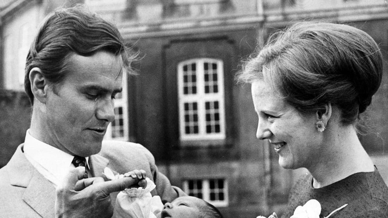 Margrethe und Henrik mit dem kleinen Frederik (1968).