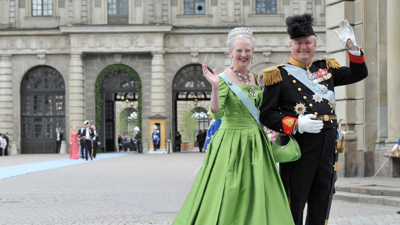 Königin Margrethe und Prinzgemahl Henrik 2010 bei der Hochzeit von Kronprinzessin Victoria.