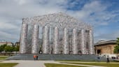 Der "Parthenon der Bücher" von der argentinischen Künstlerin Marta Minujin ist 2017 vermutlich die aufmerksamkeitsstärkste Arbeit der documenta 14.