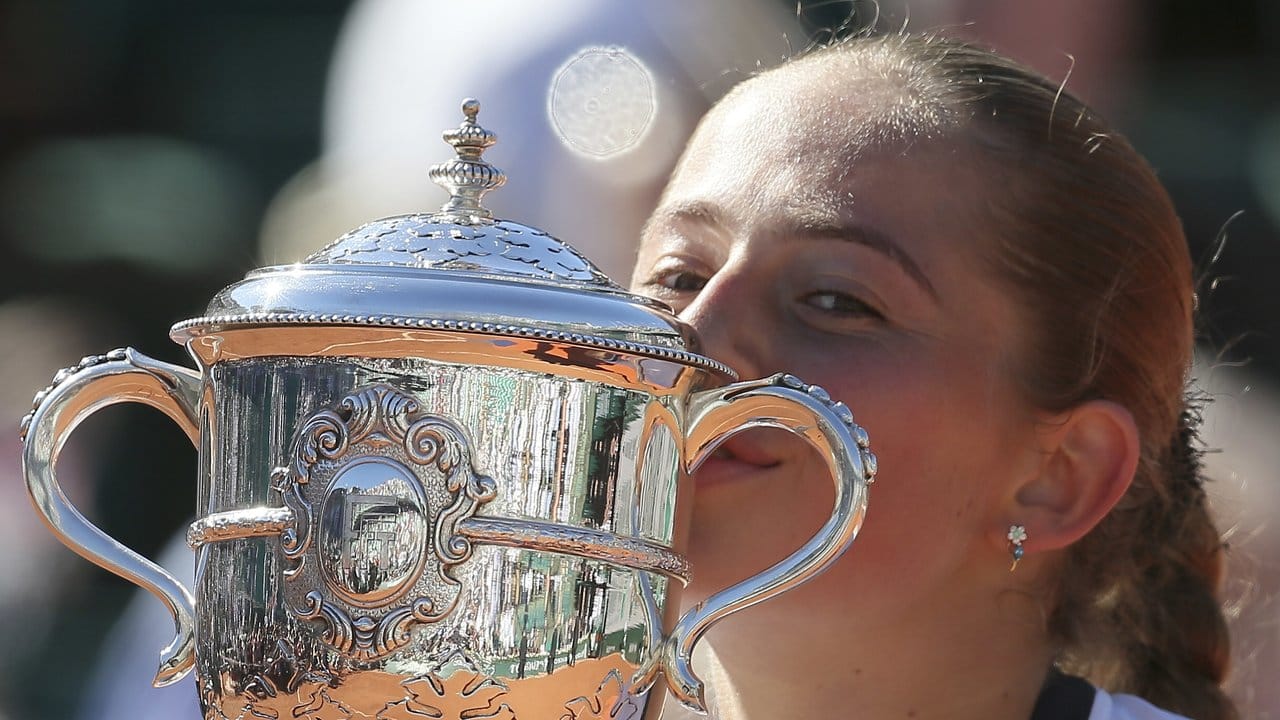 Jelena Ostapenko gewinnt bei den French Open ihren ersten großen Titel.