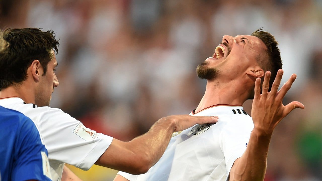 Sandro Wagner freut sich über seinen ersten Treffer für die deutsche Nationalmannschaft.
