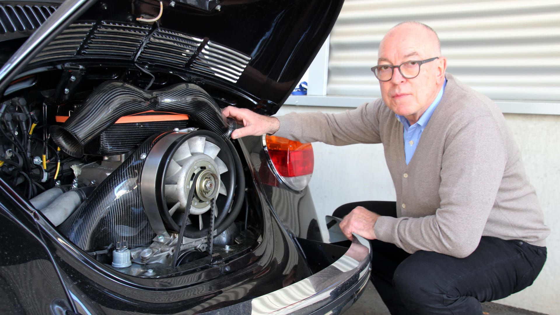Flott gemacht: Im Heck seiner VW-Oldtimer verbaut Georg Memminger moderne Motoren, mit denen er auf der Autobahn nicht so leicht überholt wird.