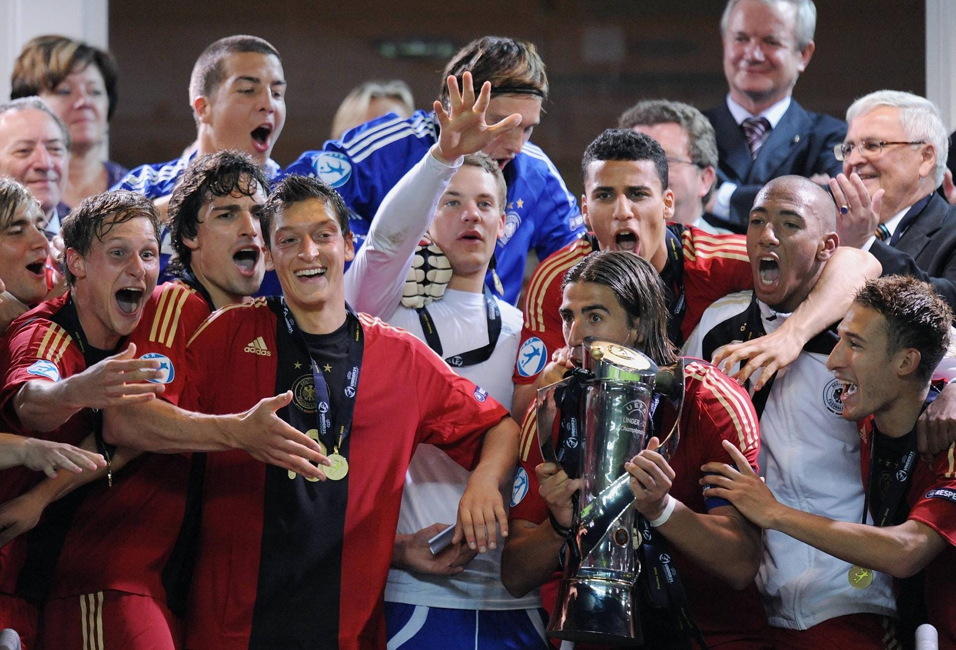 Erkennen Sie alle? Die deutsche U21 am 29. Juni 2009 nach dem 4:0 im Finale gegen England in Malmö.