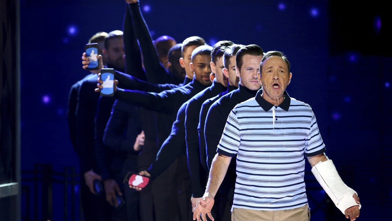 Kevin Spacey und die Darsteller des Musicals "Dear Evan Hansen" in New York. Kevin Spacey und die Darsteller des Musicals "Dear Evan Hansen" in New York.
