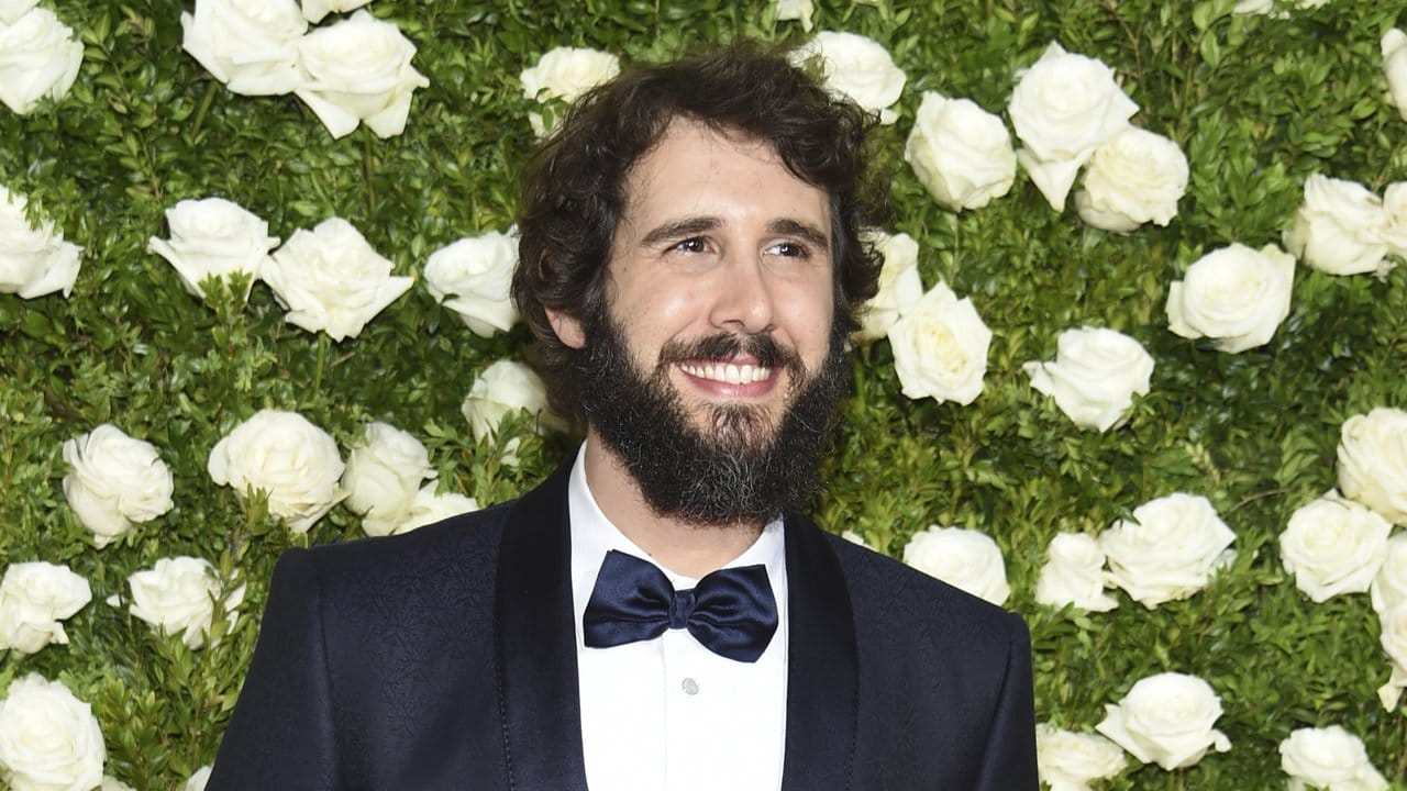 Josh Groban kam zu den Tony Awards in die Radio City Music Hall. Josh Groban kam zu den Tony Awards in die Radio City Music Hall.