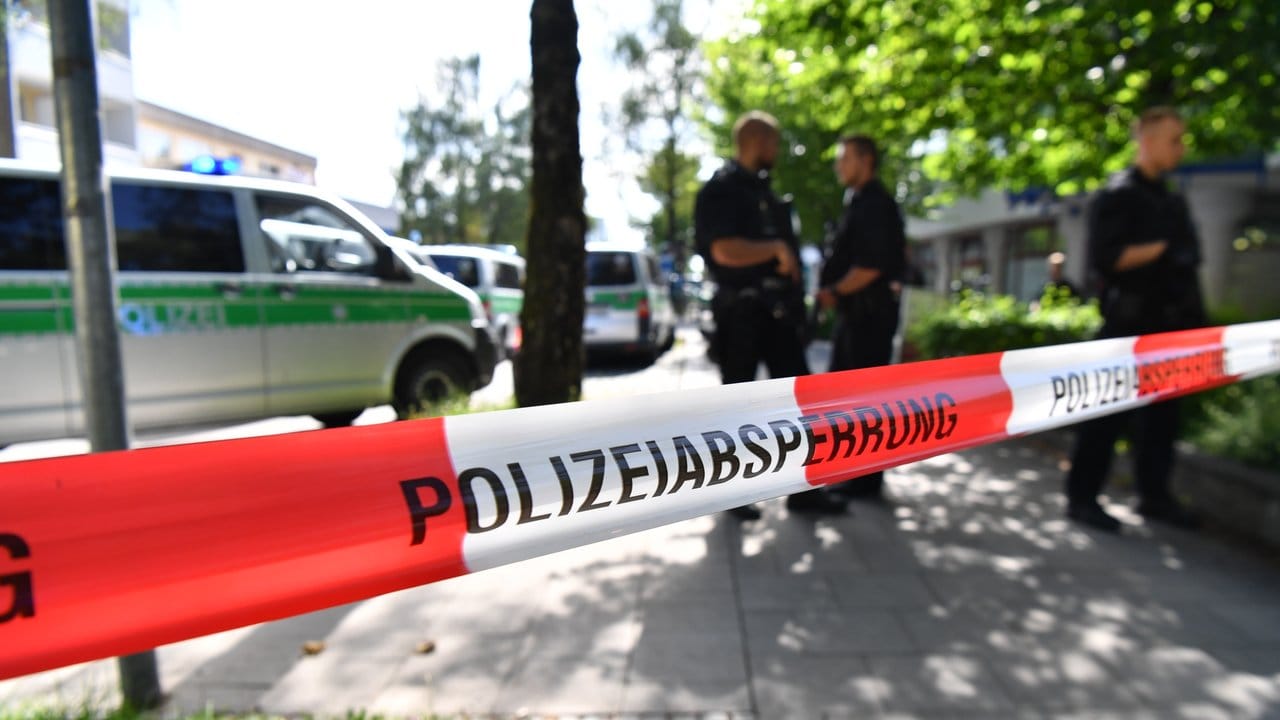 Die Polizei hatte die Lage rasch unter Kontrolle. Die Polizei hatte die Lage rasch unter Kontrolle.