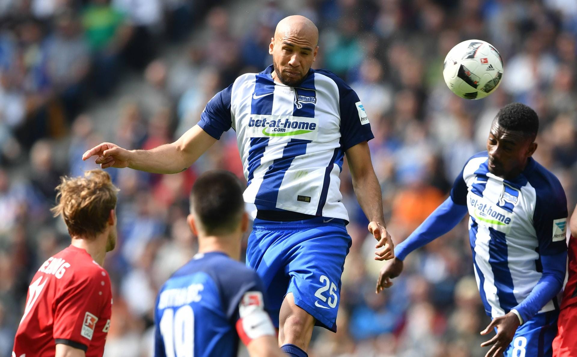 VfL Wolfsburg Neuzugänge: Brooks (Hertha/Foto), Stefaniak (Dresden) Abgänge: Rodriguez (AC Mailand), Horn (Köln)