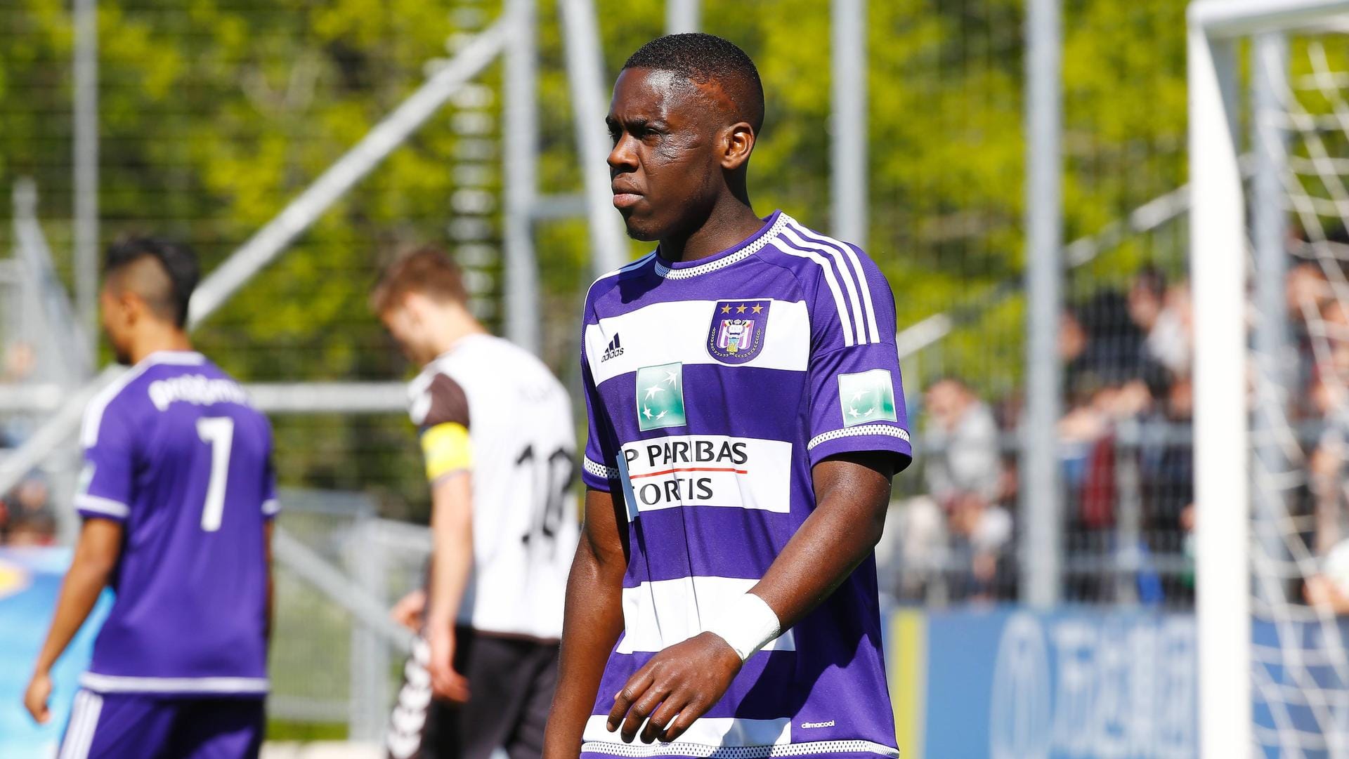 VfB Stuttgart: Neuzugänge: Mangala (Anderlecht/Foto) Abgänge: Uphoff (Karlsruhe), Klein (ohne Verein)