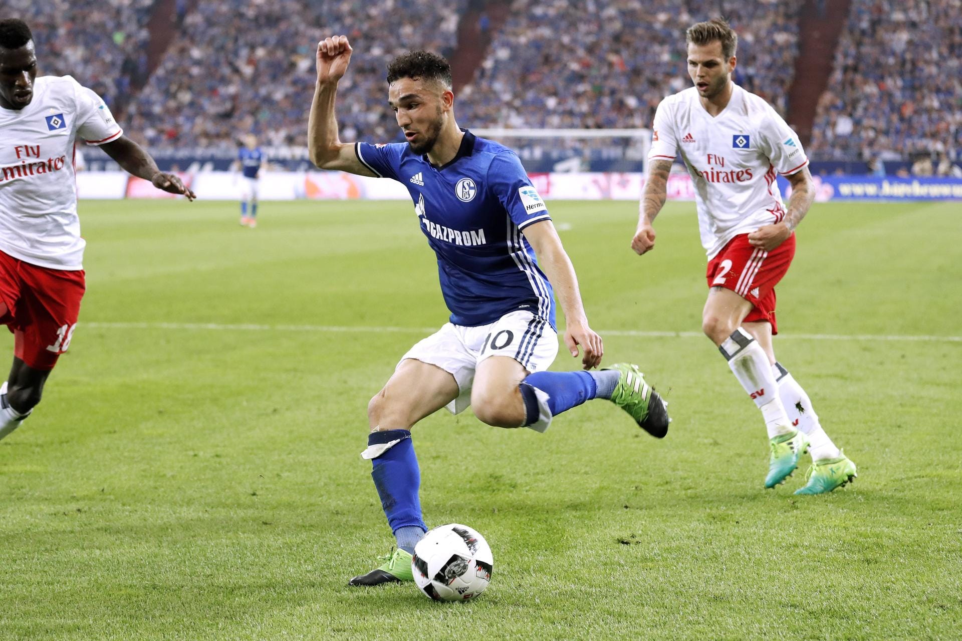 FC Schalke 04: Neuzugänge: - Abgänge: Giefer (Augsburg), Kolasinac (Arsenal), Wellenreuther (Willem II), Huntelaar (Ajax), Neumann (Ingolstadt), Aogo, Riether (ohne Verein) FOTO: Leihspieler Bentaleb (Tottenham) wurde fest verpflichtet.