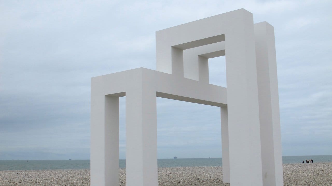 Die Betonskulptur "Up#3" von Sabina Lang und Daniel Baumann.