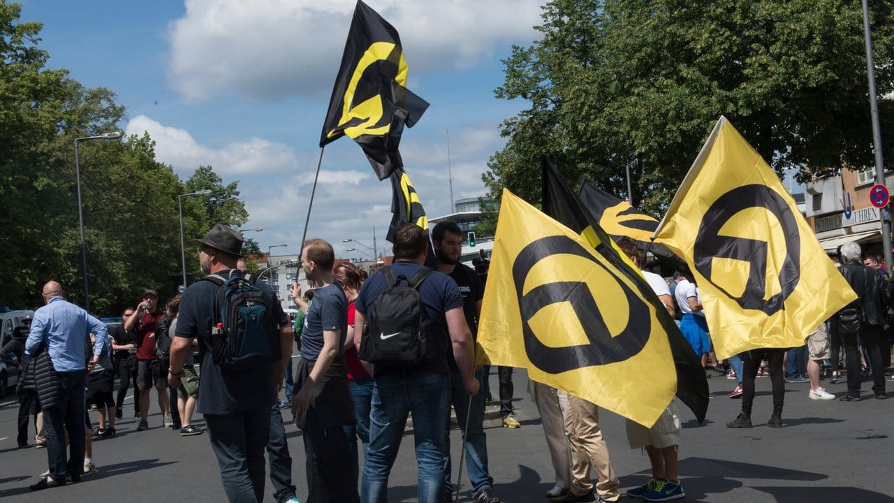 Anhänger der rechtsradikalen "Identitären Bewegung" in Berlin.
