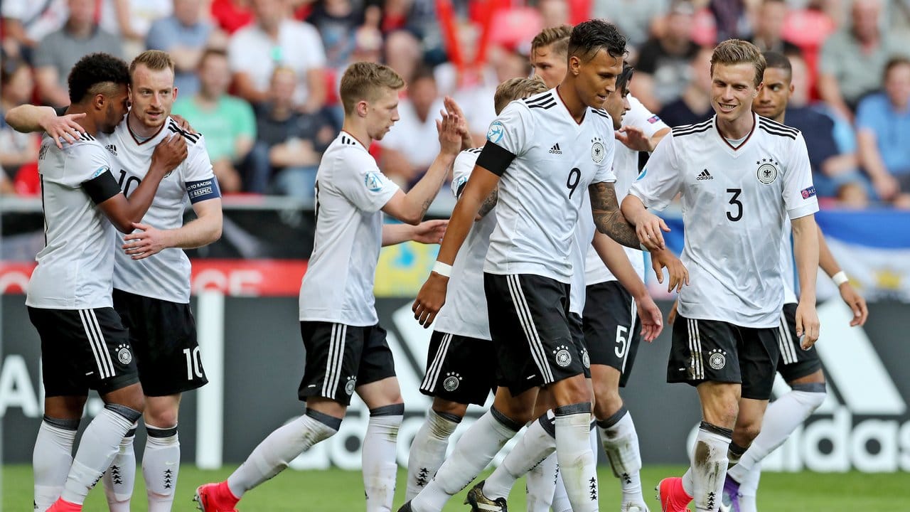 Die deutsche U21-Nationalmannschaft gewann das Auftaktspiel gegen Tschechien mit 2:0.