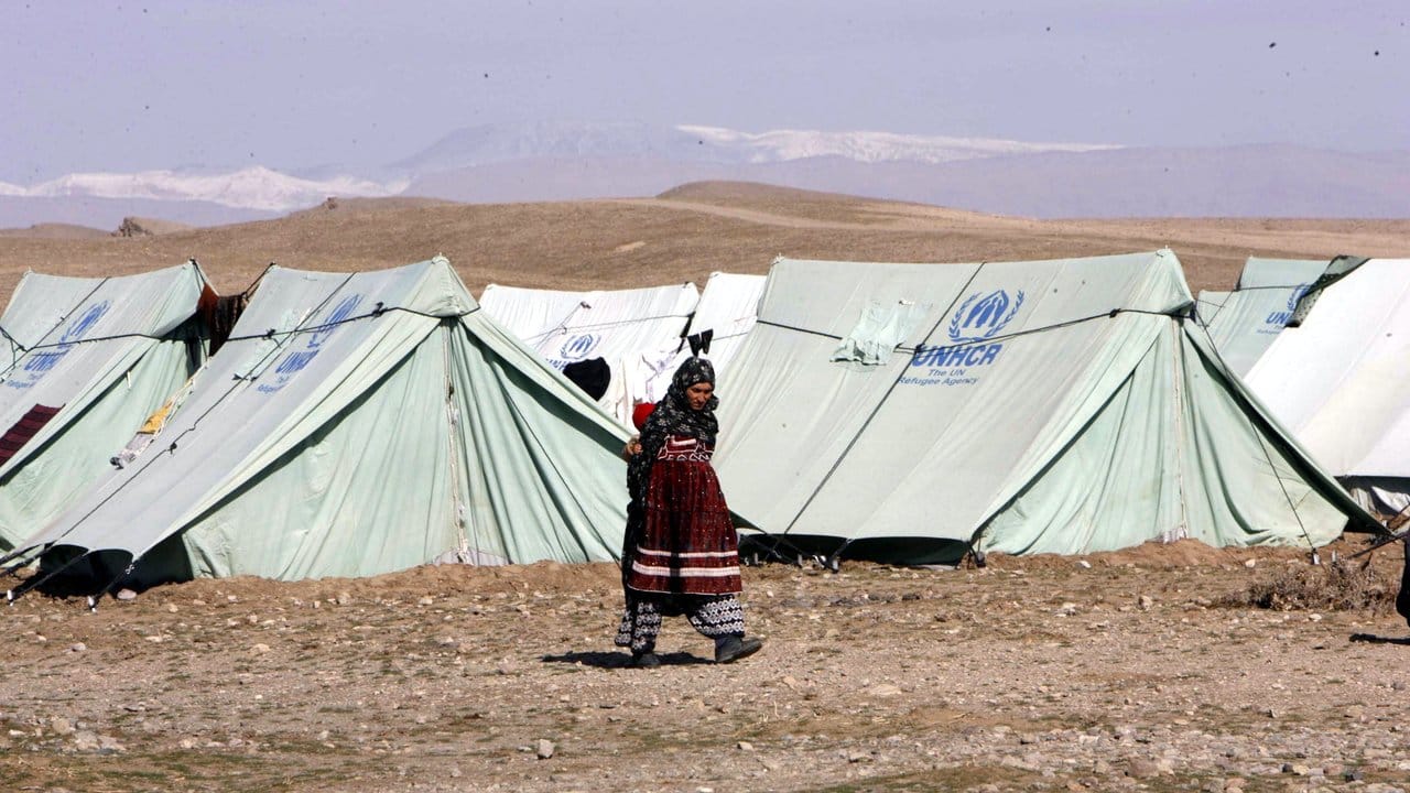 Im vergangenen Jahr mussten mehr als 660 000 Afghanen ihren Dörfern vor Gefechten zwischen radikalislamischen Taliban und Sicherheitskräften verlassen.