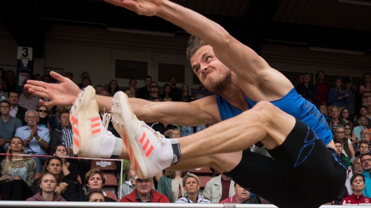 Rico Freimuth beim Zehnkampf-Weitsprung in Ratingen. Rico Freimuth beim Zehnkampf-Weitsprung in Ratingen.