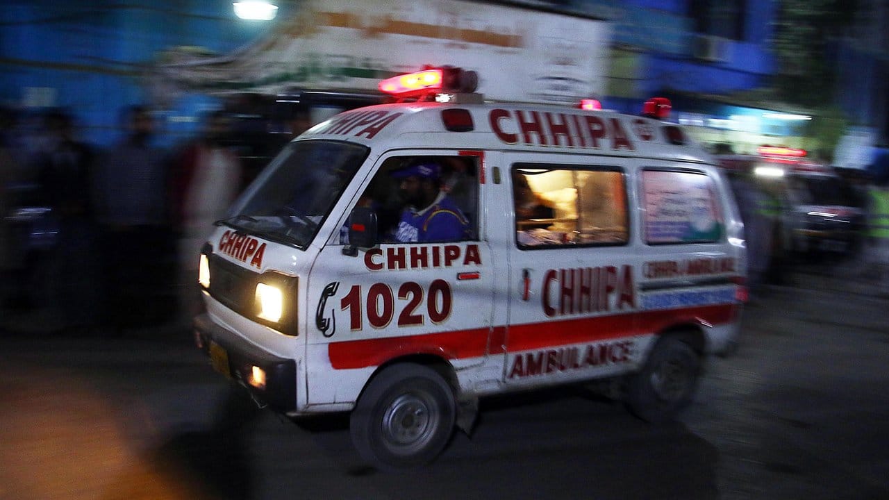 Ein Krankenwagen in Pakistan im Einsatz.