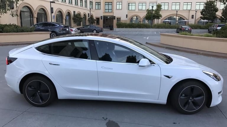 Im Profil: Tesla Model 3