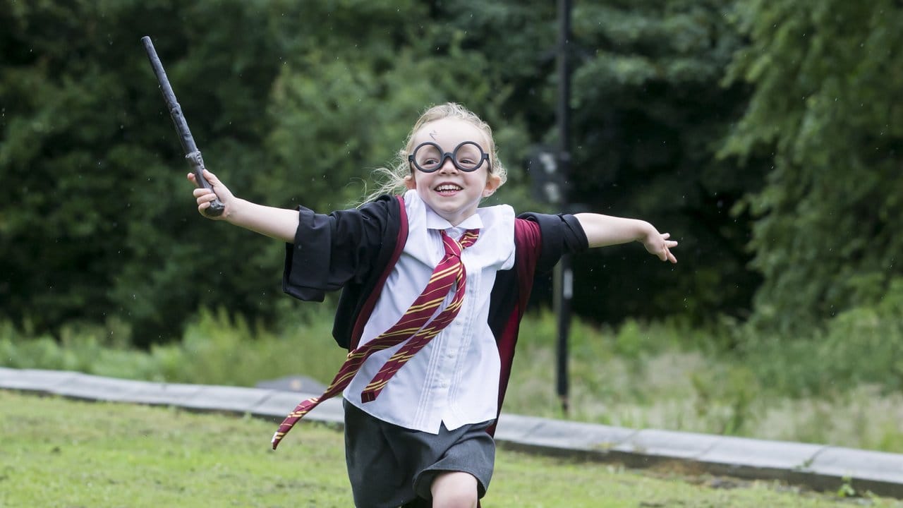 Ein als Harry Potter verkleidetes Kind in Bolton (Großbritannien).