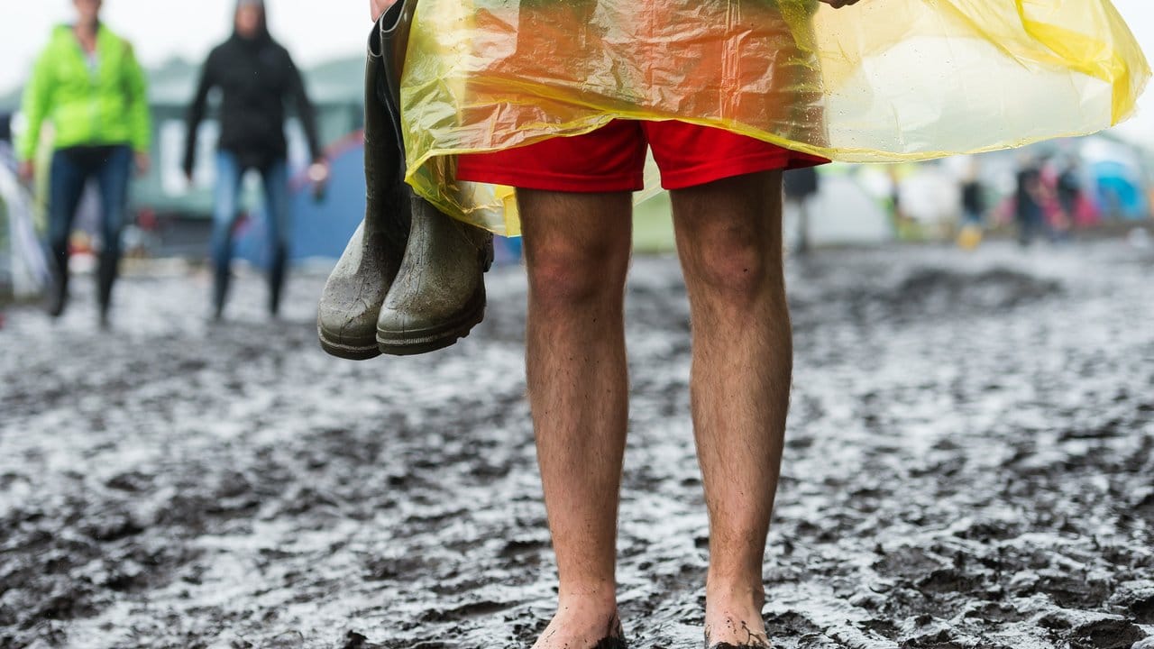 Festivalbesucher am zweiten Tag beim Hurricane in Scheeßel (Niedersachsen). Festivalbesucher am zweiten Tag beim Hurricane in Scheeßel (Niedersachsen).