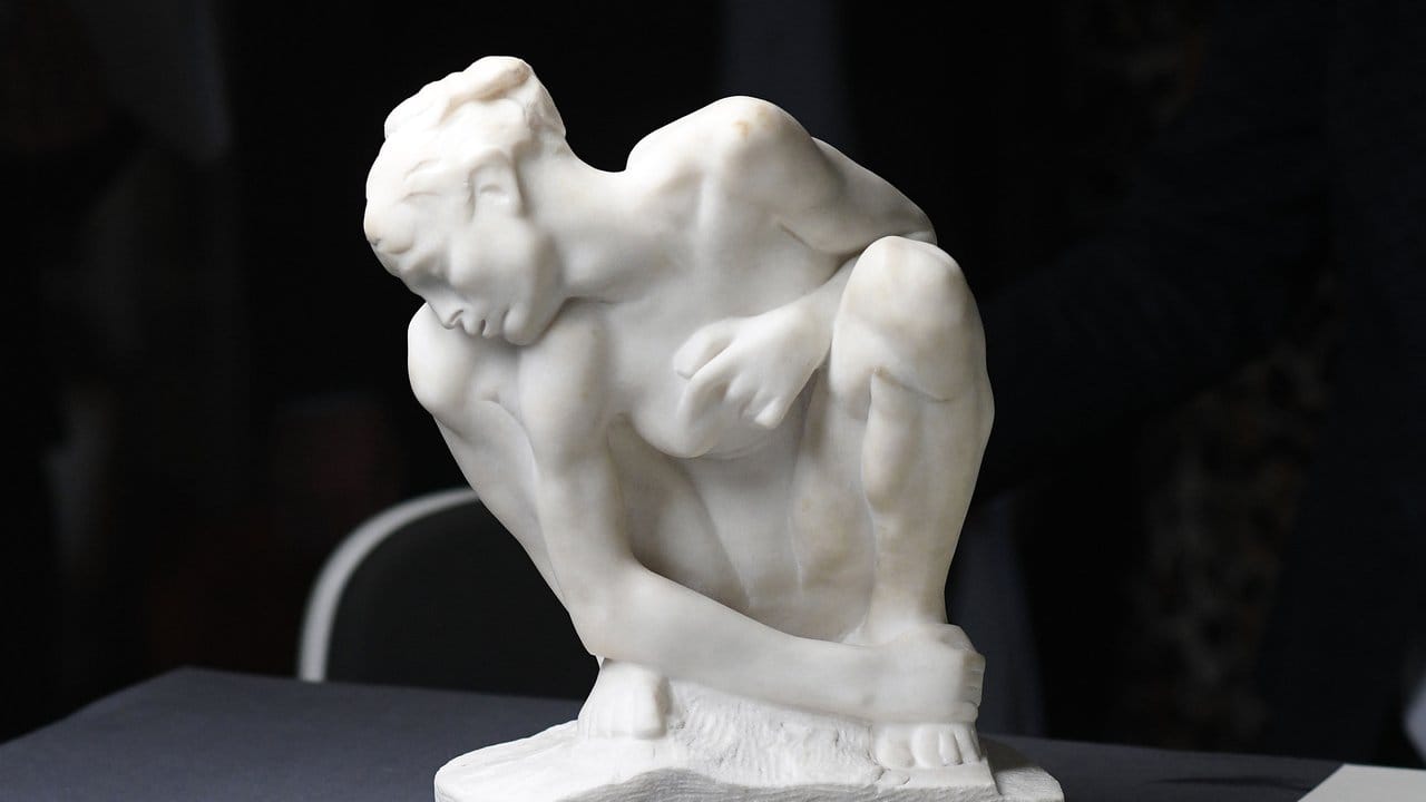 "Kauernde" von Auguste Rodin.