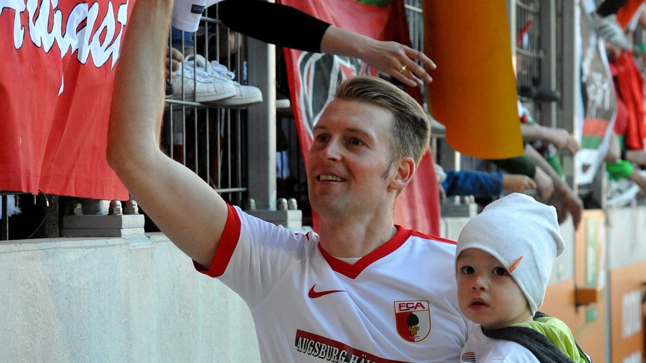 Jan-Ingwer Callsen-Bracker sucht nach seinem Comeback nach langer Verletzungspause Kontakt zu den Fans. Jan-Ingwer Callsen-Bracker sucht nach seinem Comeback nach langer Verletzungspause Kontakt zu den Fans.