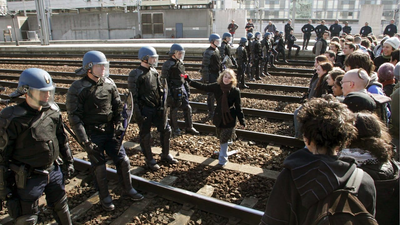 Polizeieinsatz bei einer Demonstration gegen eine Verschärfung des französischen Arbeitsrechts. Polizeieinsatz bei einer Demonstration gegen eine Verschärfung des französischen Arbeitsrechts.
