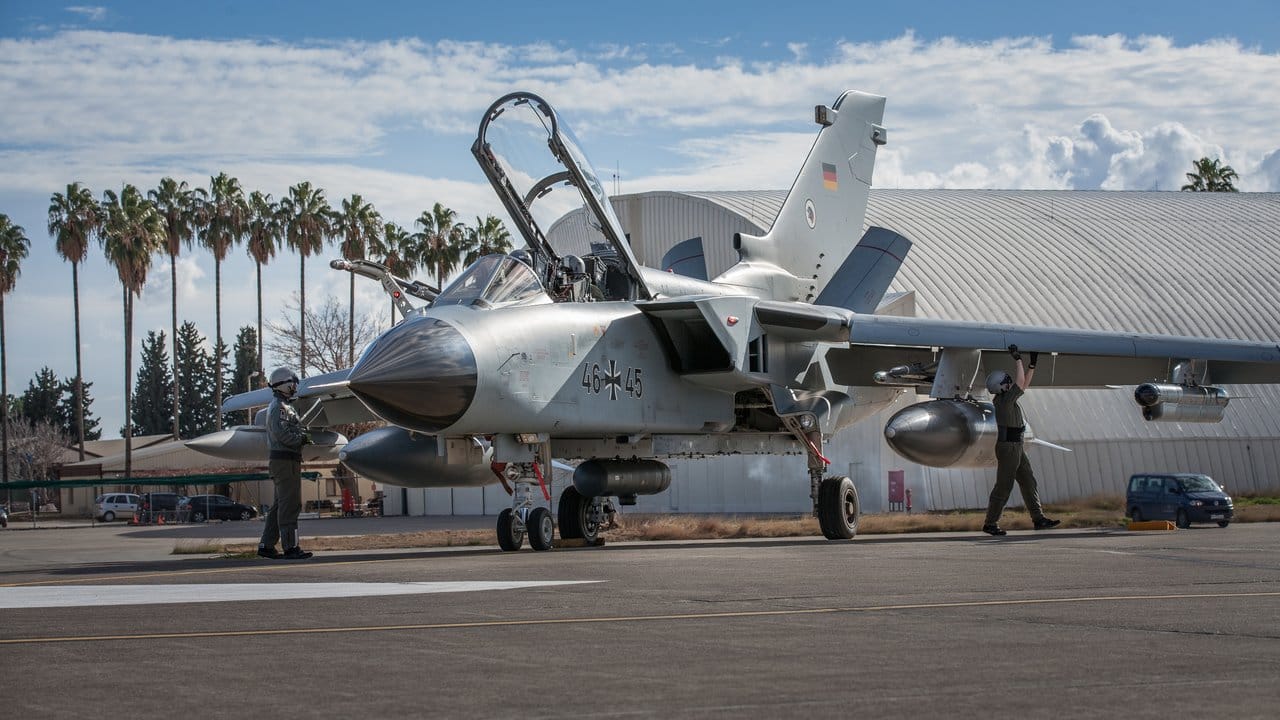 Bald Vergangenheit: Bundeswehr-Tornado auf dem Luftwaffenstützpunkt im türkischen Incirlik. Bald Vergangenheit: Bundeswehr-Tornado auf dem Luftwaffenstützpunkt im türkischen Incirlik.