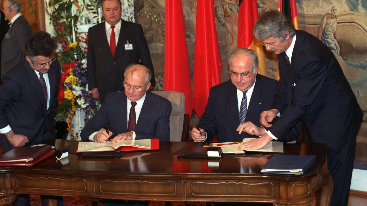 Architekten der Wiedervereinigung: Michail Gorbatschow und Helmut Kohl. Architekten der Wiedervereinigung: Michail Gorbatschow und Helmut Kohl.