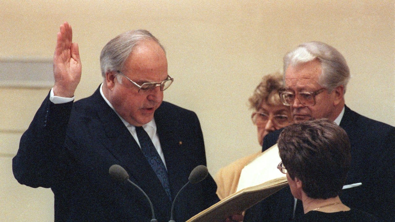 Helmut Kohl wird am 17. Helmut Kohl wird am 17.