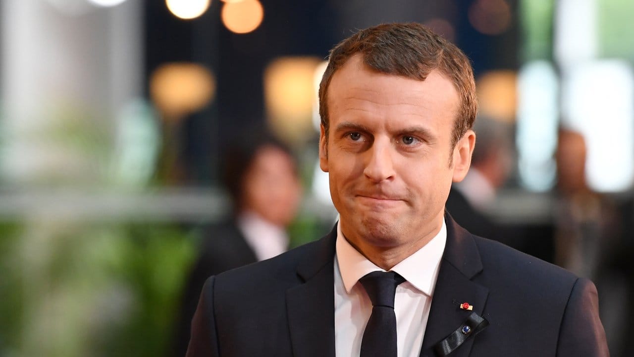 Frankreichs Präsident Emmanuel Macron während der Trauerfeierlichkeiten Kohl im EU-Parlament.