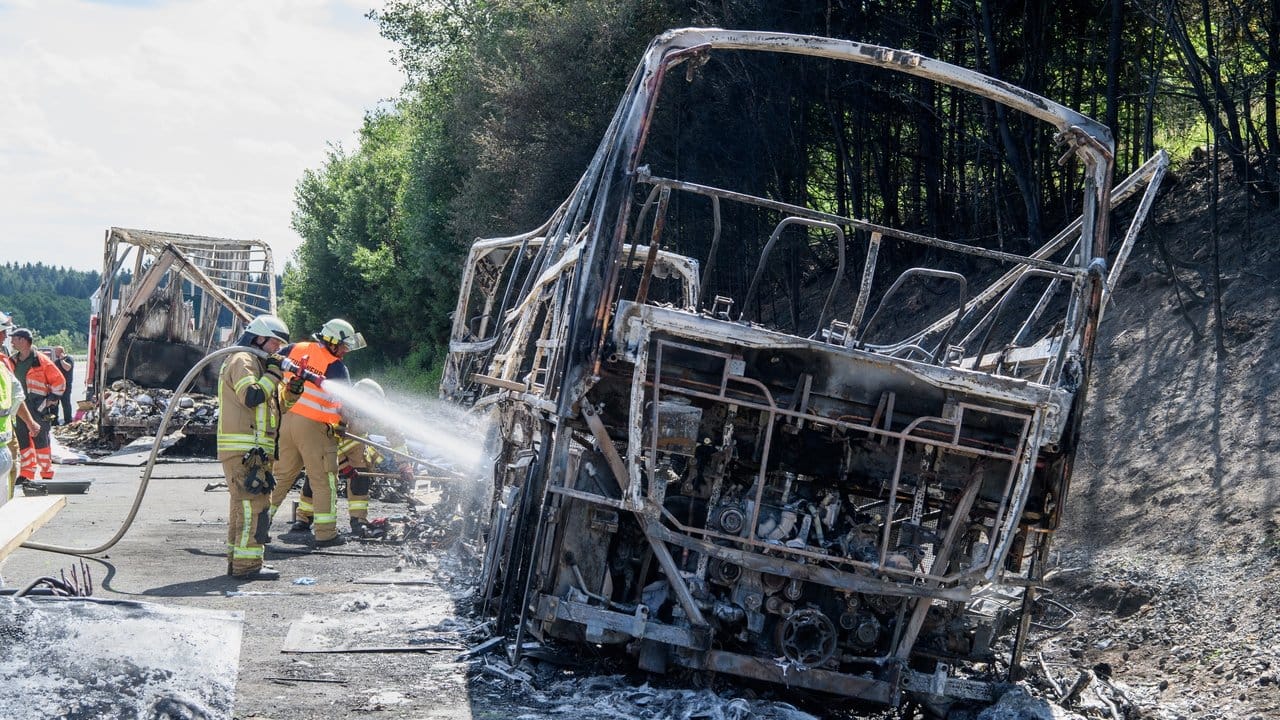 Warum sich das Feuer so schnell ausbreitete muss noch aufgeklärt werden. Warum sich das Feuer so schnell ausbreitete muss noch aufgeklärt werden.