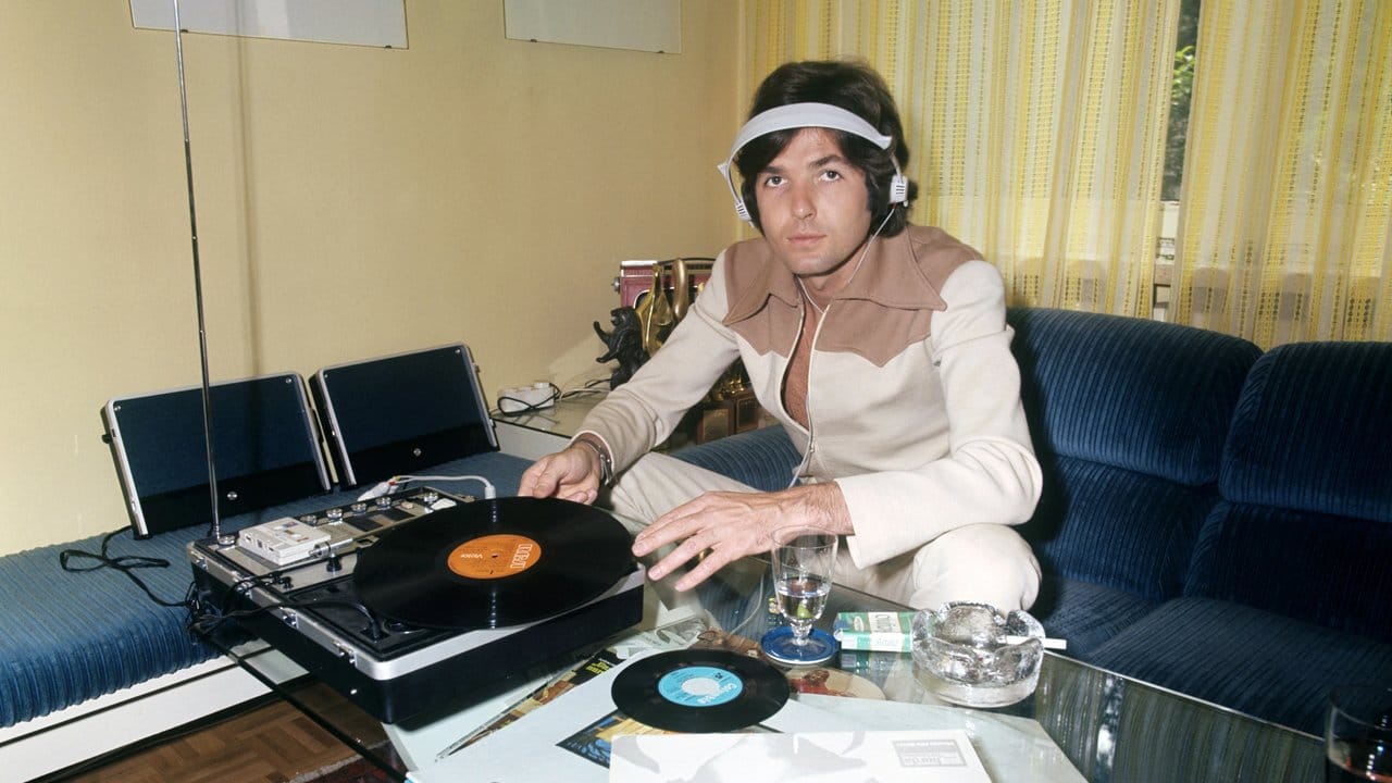 Als Musik noch analog war: Chris Roberts 1973 in seiner Wohnung in Krailing bei München beim Hören von Schallplatten.
