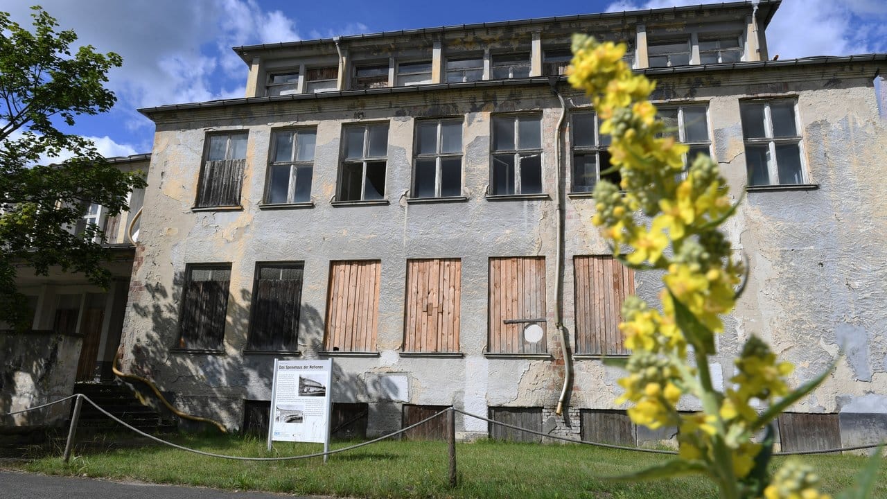 Der ehemalige Speisesaal der Nationen des Olympischen Dorfes von 1936: Das historische Gebäude an der Stadtgrenze von Berlin wird für Wohnzwecke ausgebaut. Der ehemalige Speisesaal der Nationen des Olympischen Dorfes von 1936: Das historische Gebäude an der Stadtgrenze von Berlin wird für Wohnzwecke ausgebaut.