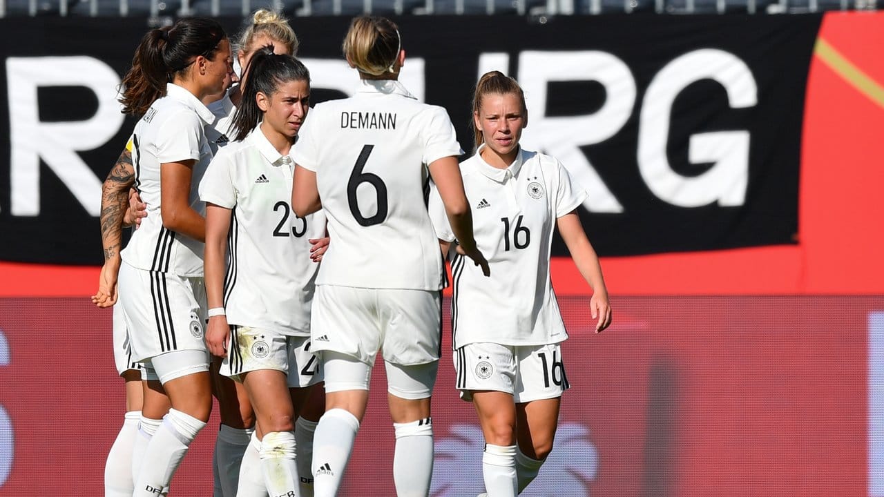 Die deutschen Nationalspielerinnen haben das Testspiel gegen Brasilien mit 3:1 gewonnen.