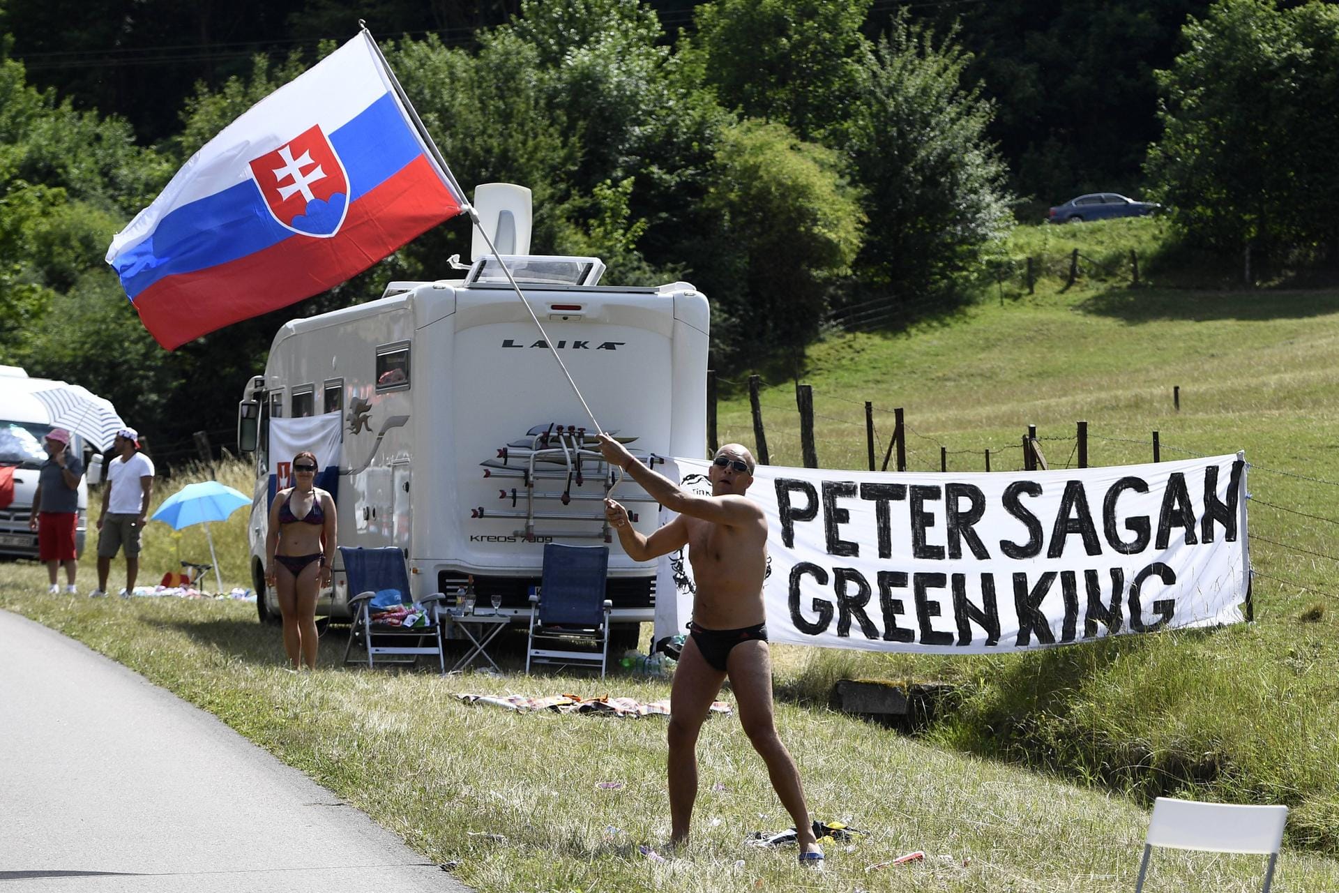 Slowakische Fans feiern Weltmeister Peter Sagan als "Green King" ("Grünen König").