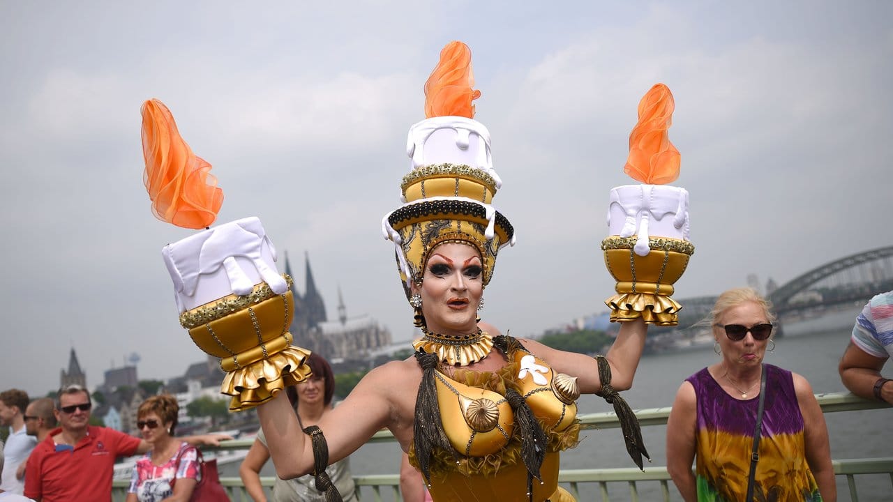 Konkurrenz für den Karneval: Die Christopher-Street-Day-Parade in Köln.